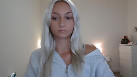 Snapshot of aspenaries chatting on October 29, 2:14 am Aspen Aries online show from October 29, 2:14 am