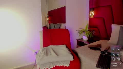 instagramsoofiaa giraldo online show from April 19, 6:10 pm