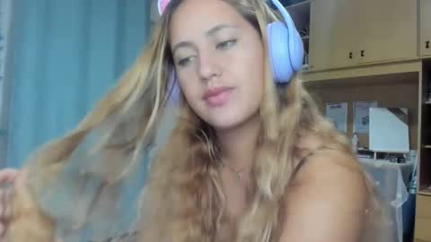 Snapshot of asshly_20 chatting on October 2, 6:59 pm Ashly online show from October 2, 6:59 pm