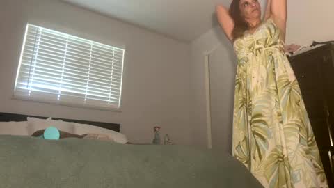 Snapshot of assilem277 chatting on July 30, 9:03 pm danni travis online show from July 30, 9:03 pm