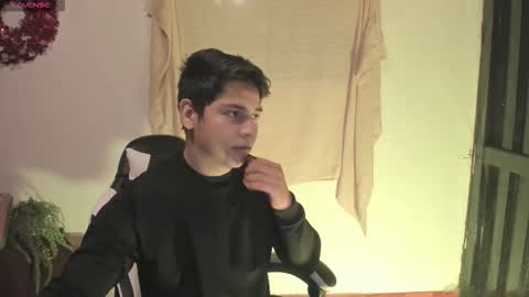 Snapshot of asta_kuro chatting on December 15, 1:10 am Asta Kuno online show from December 15, 1:10 am