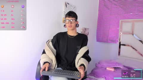 Snapshot of astarotth__ chatting on June 1, 1:35 pm Astarotth online show from June 1, 1:35 pm