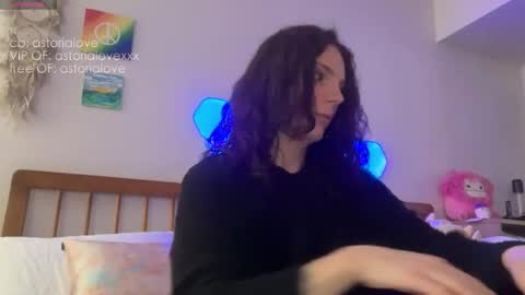 Snapshot of astorialove chatting on March 4, 3:12 am AstoriaLove online show from March 4, 3:12 am