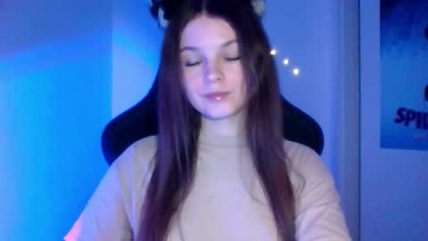 Snapshot of astradream_ chatting on December 15, 10:25 pm astradream_ online show from December 15, 10:25 pm