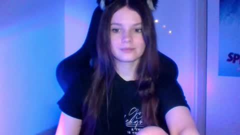 Snapshot of astradream_ chatting on February 10, 11:20 pm astradream_ online show from February 10, 11:20 pm