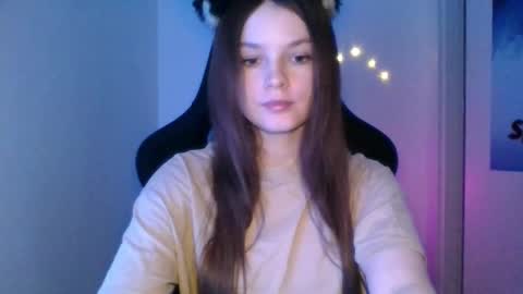 Snapshot of astradream_ chatting on March 17, 10:35 pm astradream_ online show from March 17, 10:35 pm