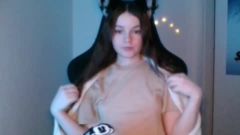 Snapshot of astradream_ chatting on March 27, 11:15 pm astradream_ online show from March 27, 11:15 pm