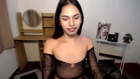 Snapshot of astraea_xxx chatting on December 5, 3:17 pm Anna online show from December 5, 3:17 pm