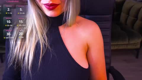 Snapshot of astraluxe_ chatting on January 24, 2:19 pm Asta online show from January 24, 2:19 pm