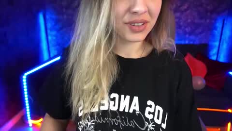 Snapshot of astraluxe_ chatting on February 11, 2:02 pm Asta online show from February 11, 2:02 pm