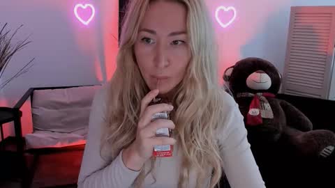 astramonroe online show from March 22, 10:07 am