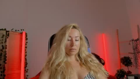 astramonroe online show from July 28, 2:13 pm