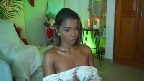 Snapshot of astrea_1 chatting on December 15, 10:25 pm Astrea online show from December 15, 10:25 pm