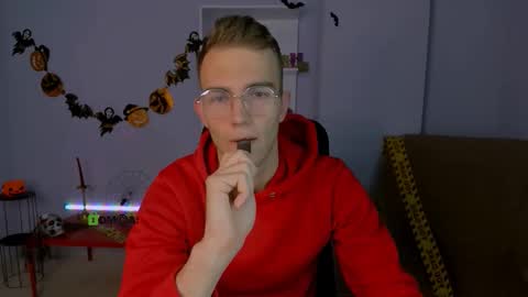 astren online show from October 19, 5:41 am