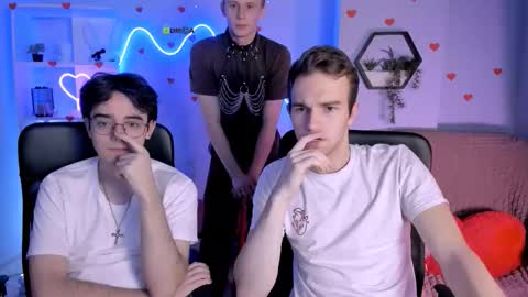 astren online show from February 14, 8:27 pm