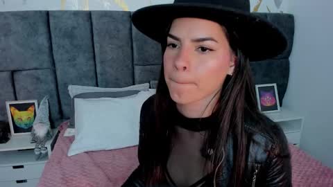 astrid_velle online show from November 22, 4:11 am