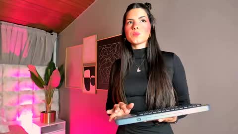 Snapshot of astrid_velle chatting on May 24, 1:32 am astrid_velle online show from May 24, 1:32 am