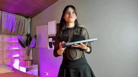 Snapshot of astrid_velle chatting on May 26, 12:17 am astrid_velle online show from May 26, 12:17 am