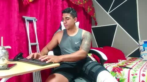 Astrom model independent online show from November 25, 10:43 pm