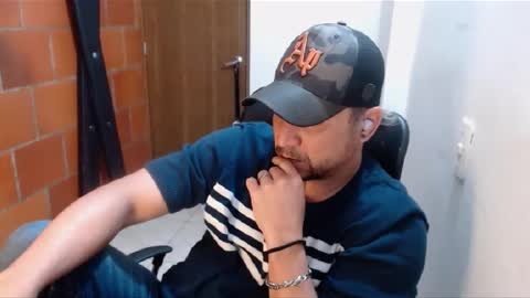 Snapshot of astton_nick chatting on February 24, 2:51 am Nick Astton online show from February 24, 2:51 am