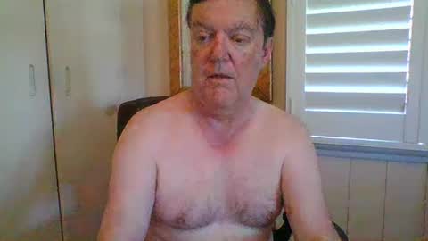 Snapshot of astute008 chatting on November 30, 11:20 pm astute008 online show from November 30, 11:20 pm