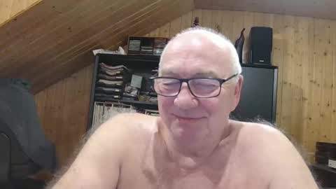 Snapshot of asusandy chatting on February 15, 12:29 am asusandy online show from February 15, 12:29 am