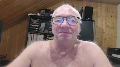 Snapshot of asusandy chatting on February 26, 10:42 pm asusandy online show from February 26, 10:42 pm