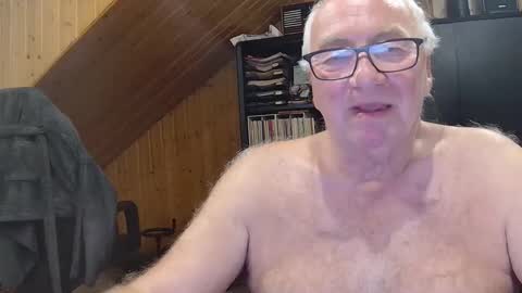 Snapshot of asusandy chatting on May 15, 11:23 pm asusandy online show from May 15, 11:23 pm