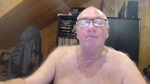 Snapshot of asusandy chatting on May 28, 12:52 am asusandy online show from May 28, 12:52 am