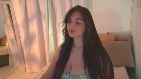Snapshot of atena676 chatting on April 7, 1:28 am atena676 online show from April 7, 1:28 am