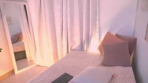 Snapshot of atena676 chatting on April 22, 2:03 am atena676 online show from April 22, 2:03 am