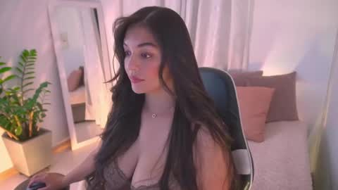 Snapshot of atena676 chatting on April 26, 3:48 am atena676 online show from April 26, 3:48 am