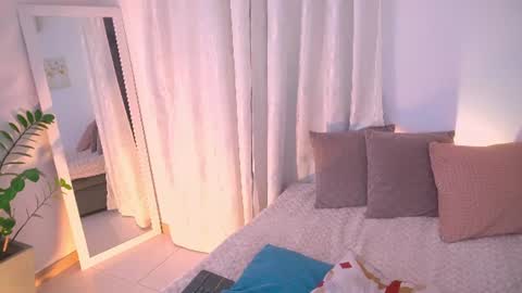 Snapshot of atena676 chatting on June 29, 2:18 am atena676 online show from June 29, 2:18 am