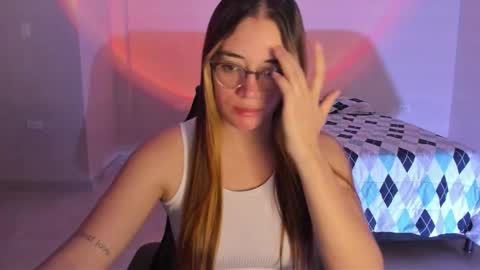 Snapshot of atenas__05 chatting on September 20, 9:43 am atenas online show from September 20, 9:43 am