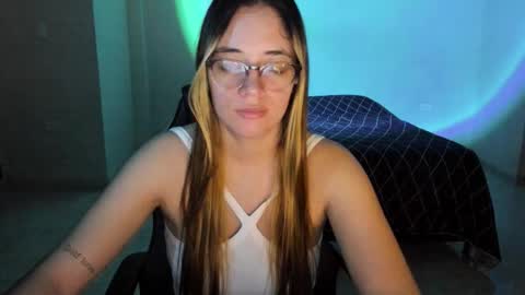 Snapshot of atenas__05 chatting on October 5, 9:29 am atenas online show from October 5, 9:29 am