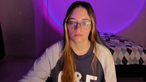 Snapshot of atenas__05 chatting on October 11, 9:30 am atenas online show from October 11, 9:30 am