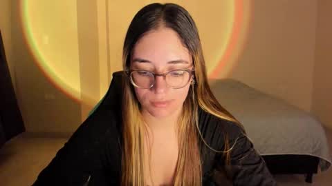 Snapshot of atenas__05 chatting on October 25, 9:28 am atenas online show from October 25, 9:28 am