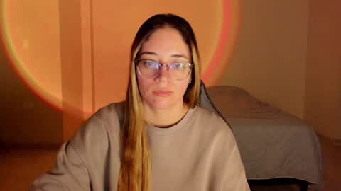 Snapshot of atenas__05 chatting on October 28, 9:24 am atenas online show from October 28, 9:24 am