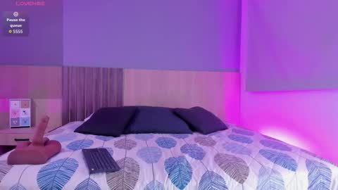 Snapshot of atenea_clerk chatting on December 17, 11:49 am Atenea online show from December 17, 11:49 am