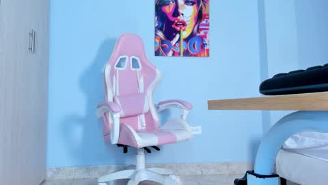 Snapshot of athenea__fox chatting on November 8, 11:43 am athenea__fox online show from November 8, 11:43 am