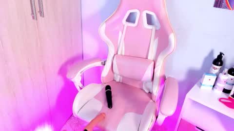 Snapshot of athenea__fox chatting on November 9, 11:19 am athenea__fox online show from November 9, 11:19 am