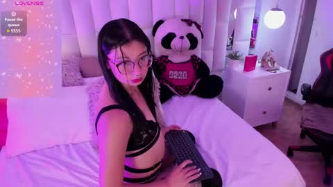 Snapshot of athenea_fox_ chatting on April 22, 7:59 pm athenea fox online show from April 22, 7:59 pm