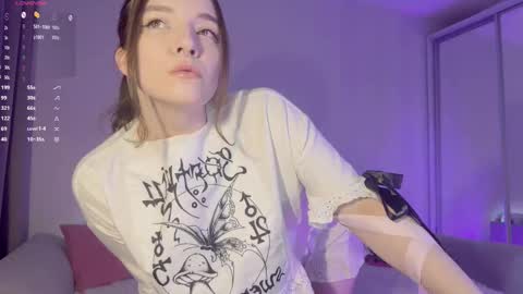 Snapshot of atomsyvuu chatting on March 29, 6:19 pm Tilda or Tilly online show from March 29, 6:19 pm