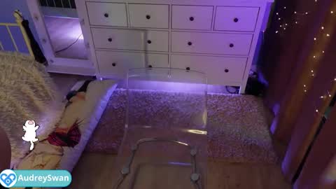 Mary online show from November 27, 10:17 am