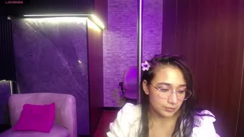 Snapshot of aura_cute_ chatting on March 4, 3:56 am aura_cute_ online show from March 4, 3:56 am