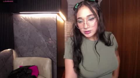 Snapshot of aura_cute_ chatting on March 17, 12:37 am aura_cute_ online show from March 17, 12:37 am