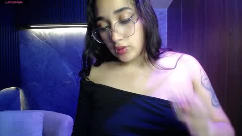 Snapshot of aura_cute_ chatting on March 27, 8:26 am aura_cute_ online show from March 27, 8:26 am