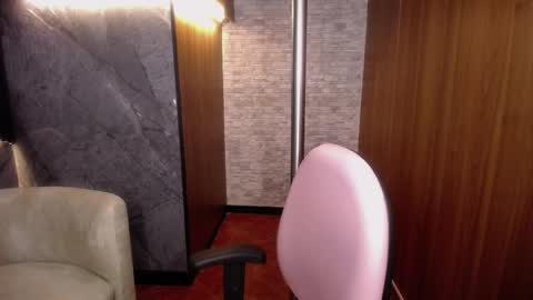 Snapshot of aura_cute_ chatting on March 28, 3:06 am aura_cute_ online show from March 28, 3:06 am