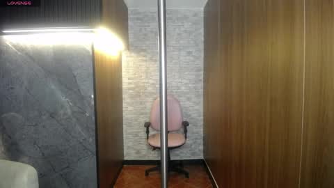 Snapshot of aura_cute_ chatting on March 31, 3:19 am aura_cute_ online show from March 31, 3:19 am