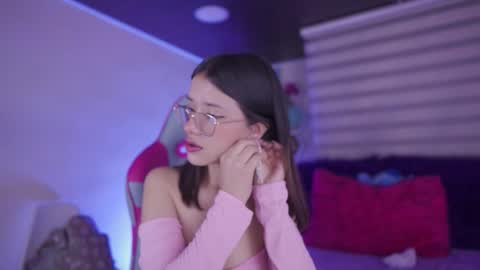 aura_rouss online show from February 4, 1:55 am